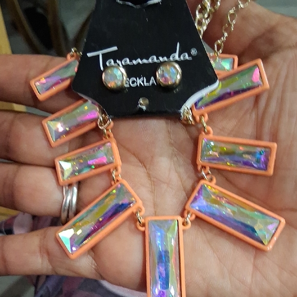 Taramanda Gold and Multicolor Statement Necklace - Picture 13 of 16